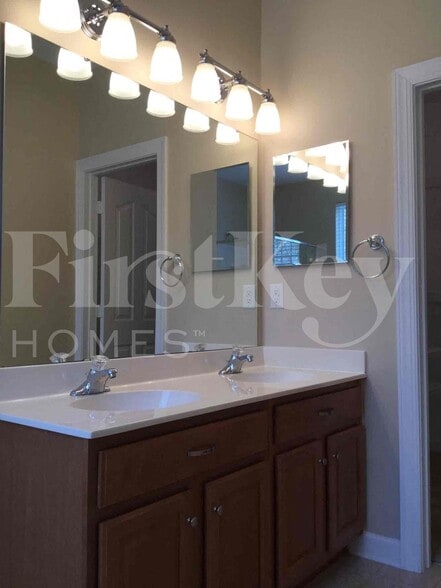 Building Photo - 1504 Aries Ln