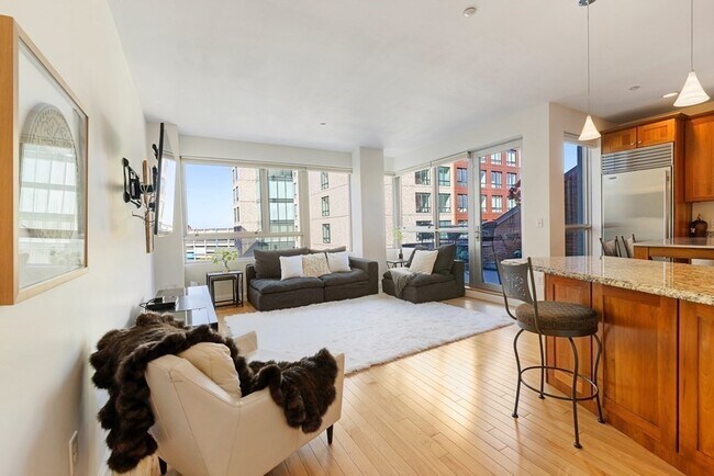 Building Photo - 99-105-105 Broad St