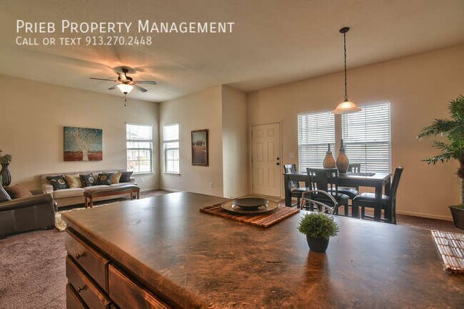 Building Photo - Prairie Haven Duplex - Available January 19th