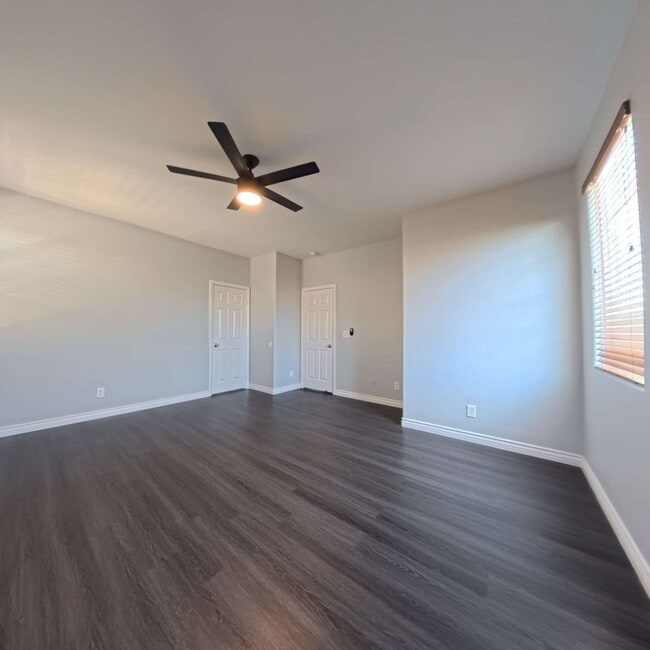 Building Photo - 2Bedroom With Attached Car Garage
