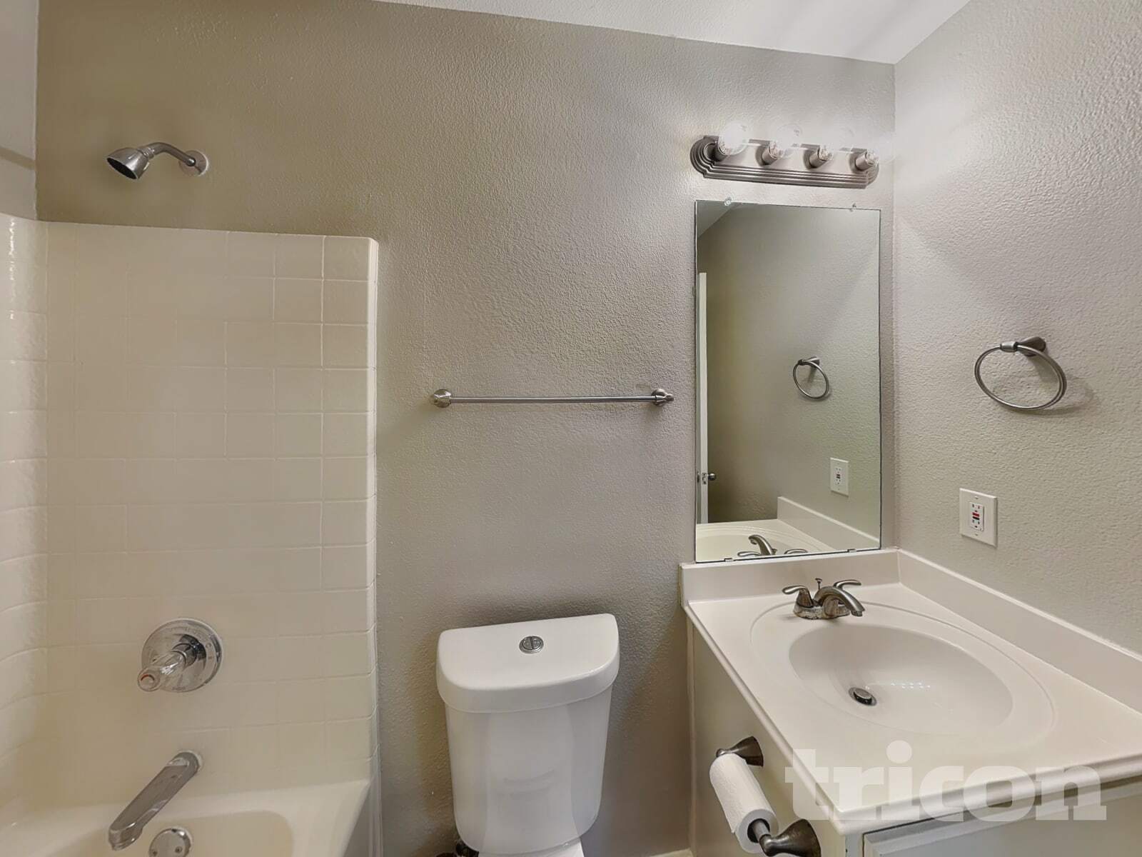 Building Photo - 1584 Sandhurst Dr