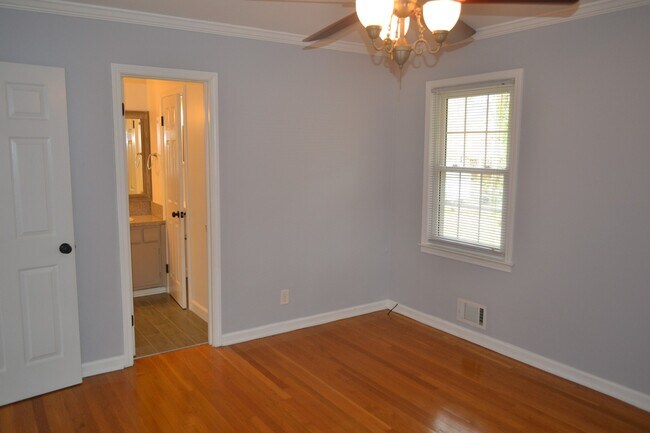 Building Photo - Wonderful Evergreen Hills Community 3 Bed 2 bath Large Lot Single Family Rental