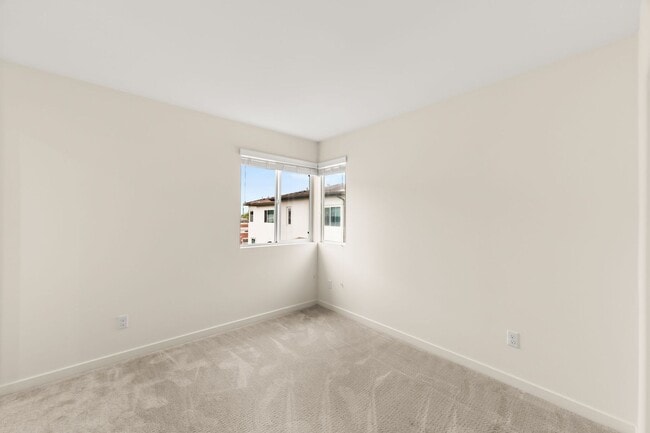Building Photo - Beautiful Condo