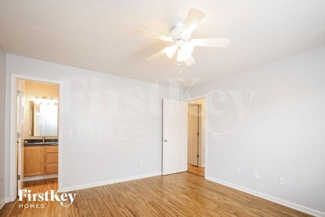 Building Photo - 14932 Oak Rd