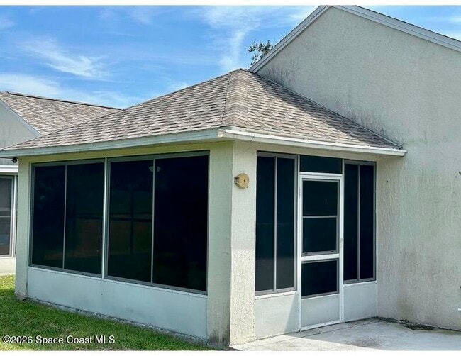 Building Photo - 2089 Redwood Cir