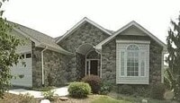 Building Photo - 3 Bed/2 Bath.  Master on Main.  Close to V...