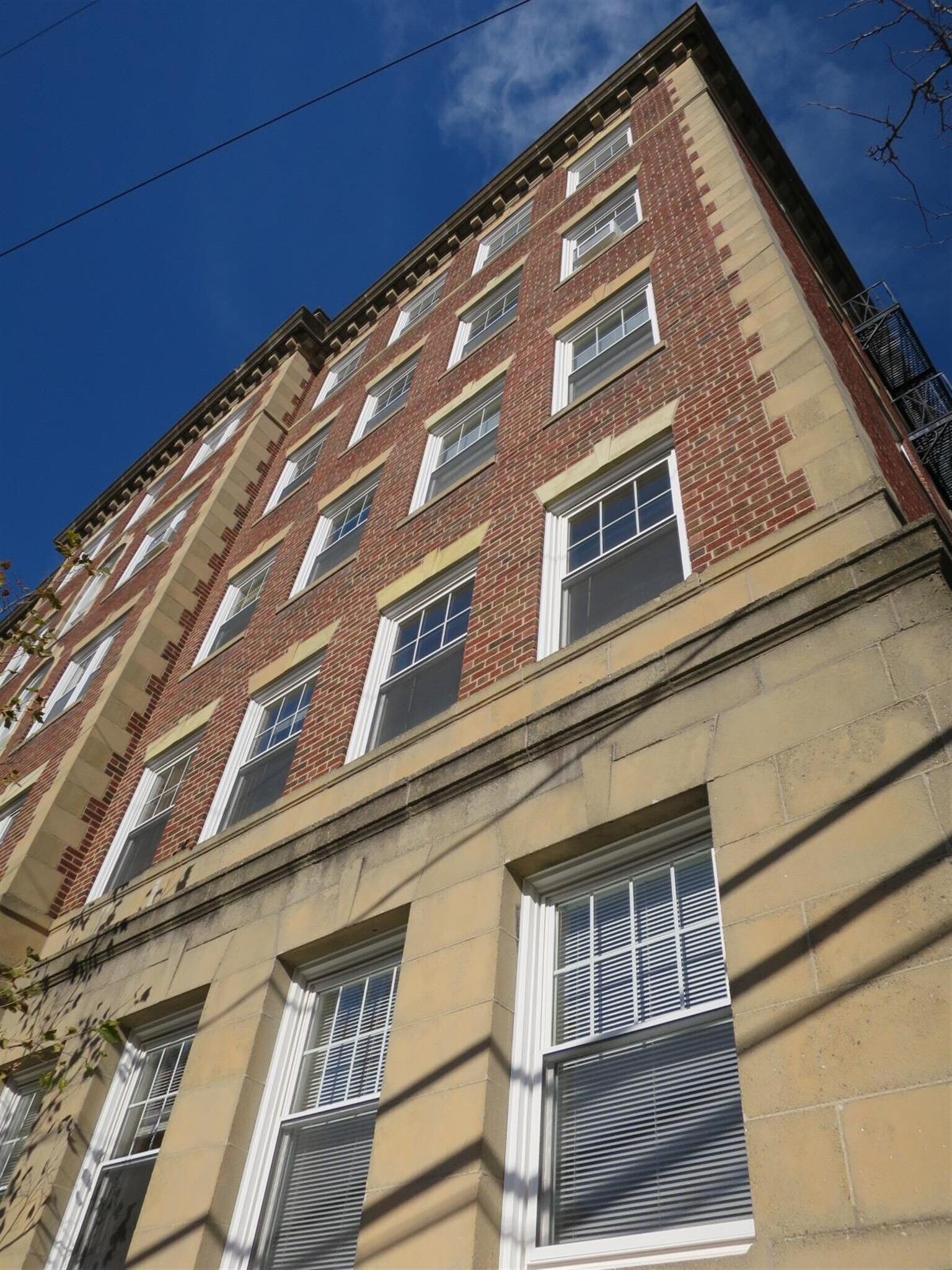 Building Photo - 32 College Ave