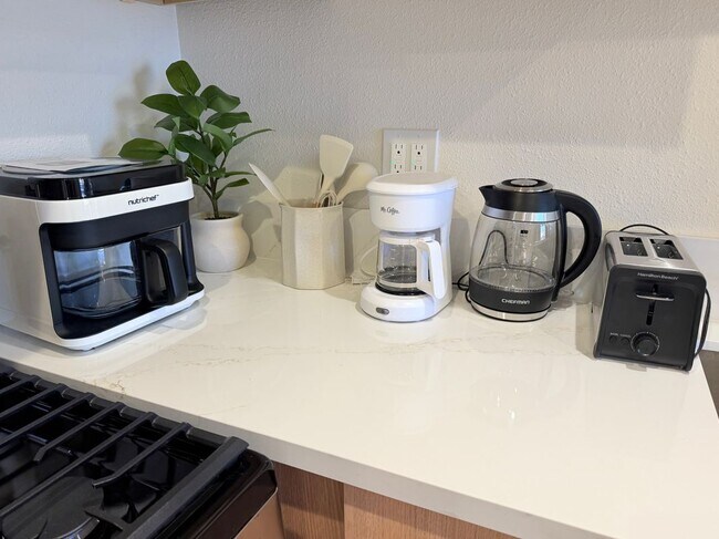 Building Photo - 9966 Pacific Ave