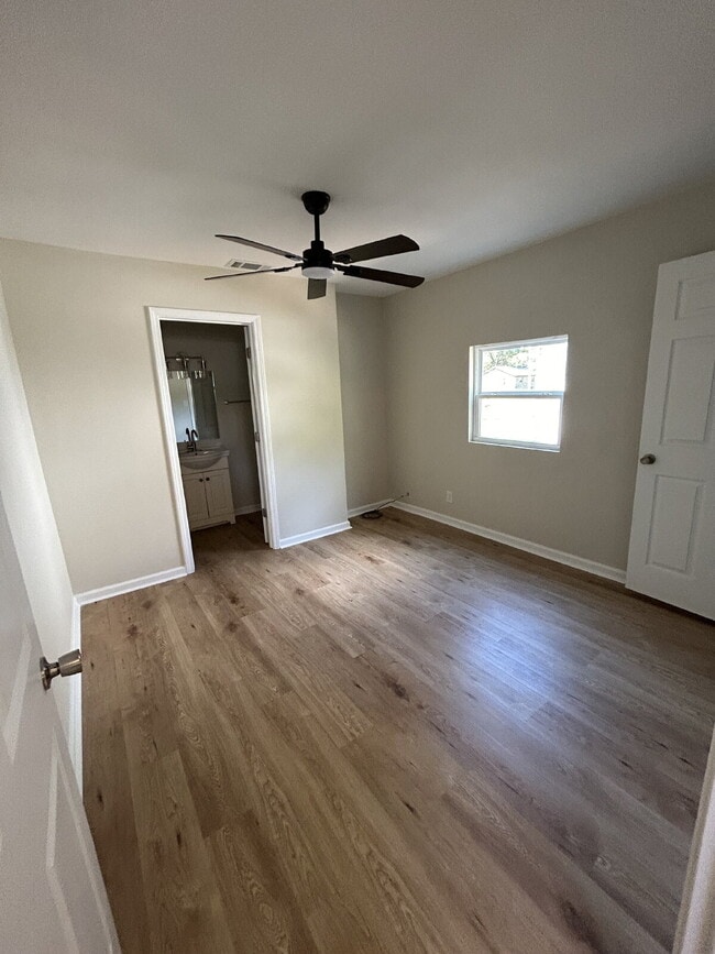Building Photo - "Charming 4-Bedroom Retreat with Granite T...