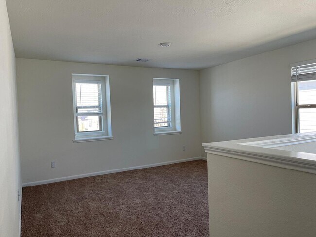 Building Photo - 2315 Little Bluestem Ln