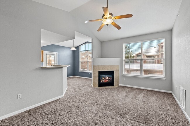 Building Photo - Gorgeous Two Bedroom Windmill Creek Condo!