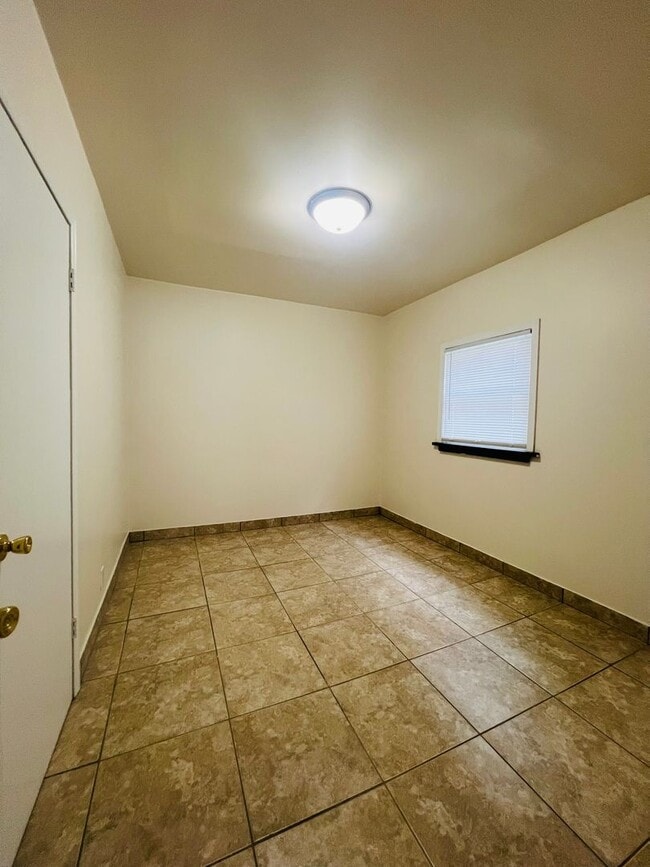 Building Photo - Charming 2-Bedroom Ranch with Modern Finishes & Attached Garage