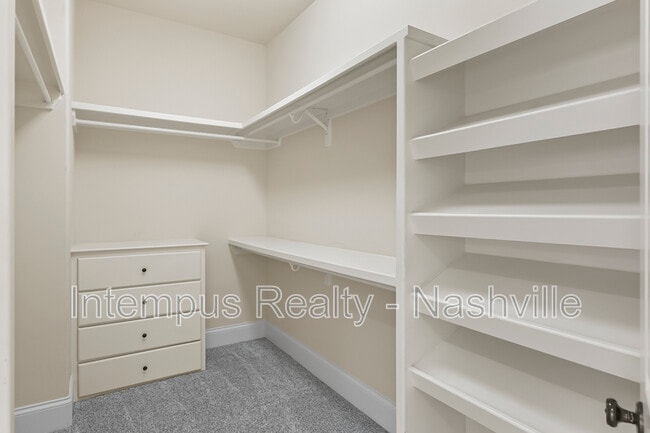 Building Photo - 7 Crooked Stick Ln