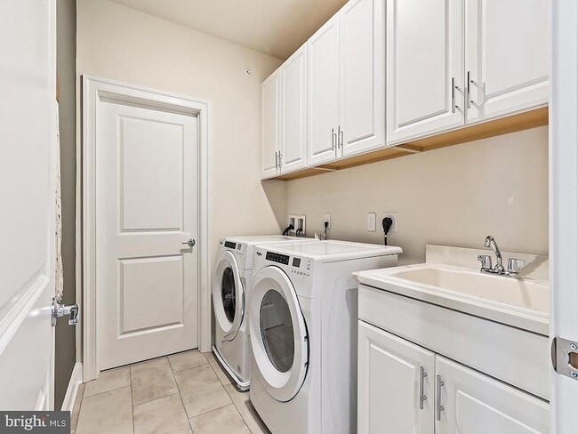 Building Photo - 715 Parker Blvd