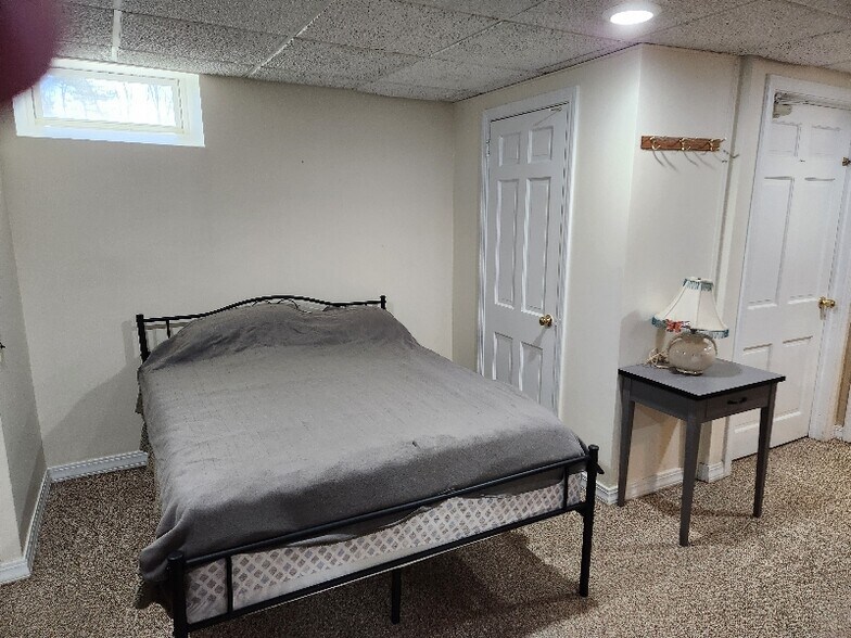 Building Photo - 206 Shepard Rd