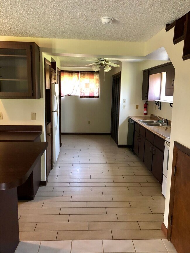 Building Photo - 1003 Dora Ave