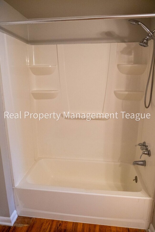 Building Photo - 1 S Main St