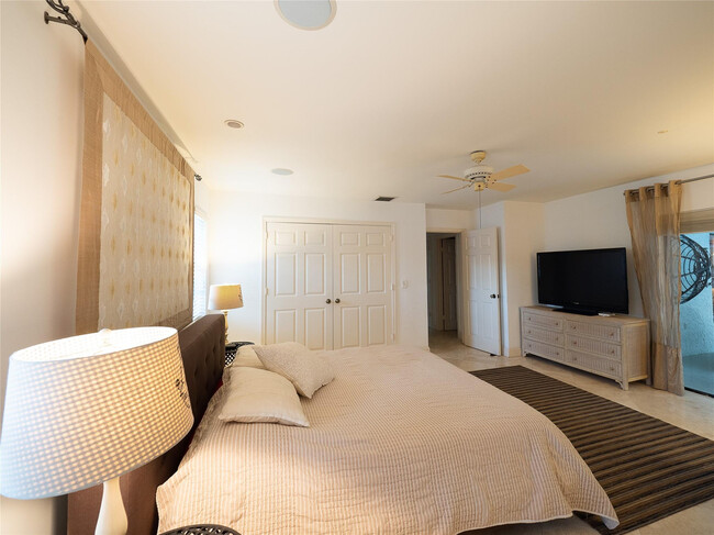 Building Photo - 2899 NW 26th Ave