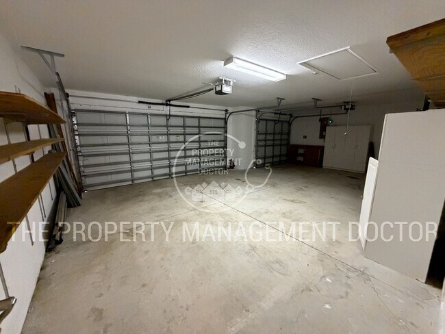 Building Photo - Stunning 4-Bedroom Pool Home with 3-Car Garage in North Port!