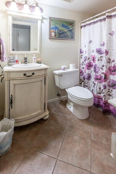 Building Photo - 2434 W Lompoc Ave