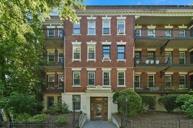 Building Photo - 1746 Commonwealth Ave