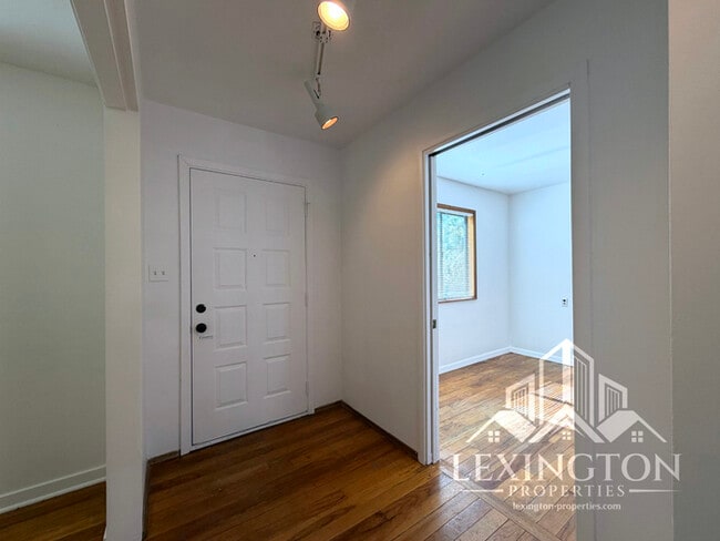 Building Photo - Beautifully Updated, Single-story, 3BD/1.5BA, Home near Tahoe Park!