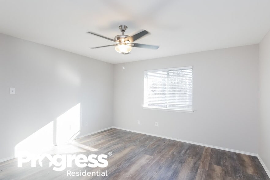 Building Photo - 308 Oak Meadow Ln