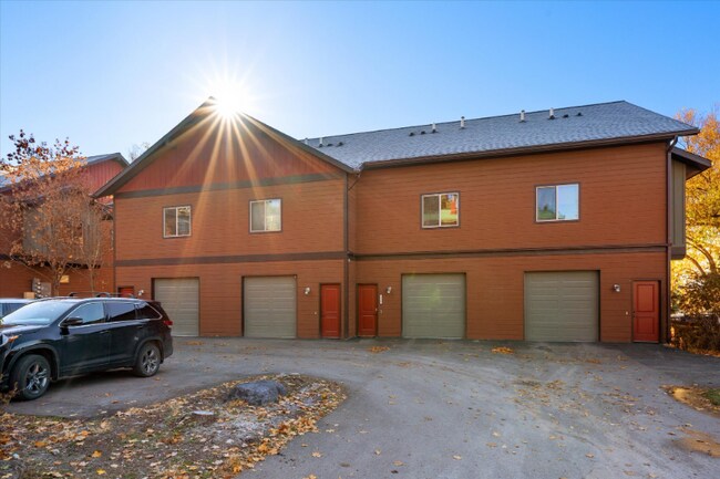 Building Photo - 669 Commerce St