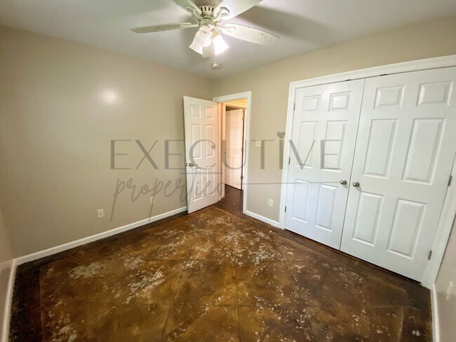 Building Photo - 3BR/2BA Home with Attached Garage & Fenced Backyard in an Established Lake Charles Neighborhood