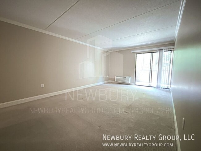 Building Photo - 530 N Main St