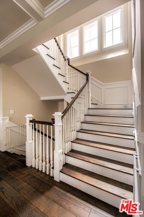 Building Photo - 12142 Hollyglen Pl