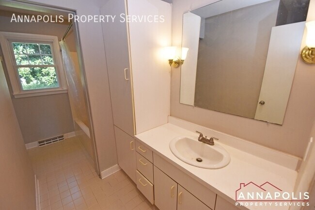 Building Photo - 708 Harness Creek View Dr