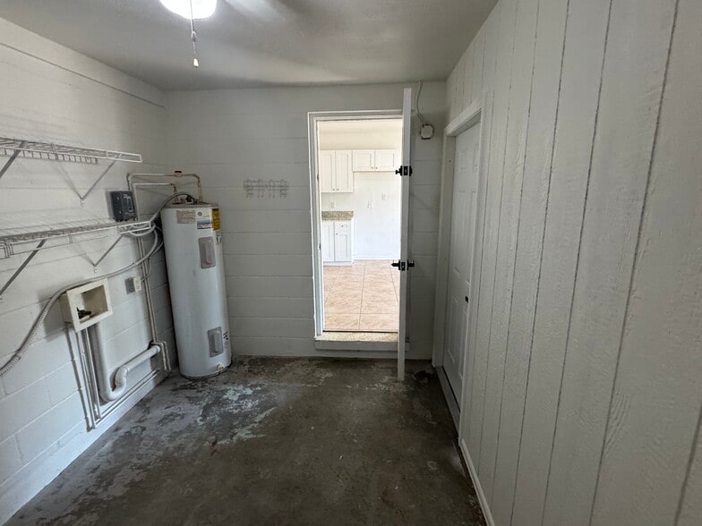 Building Photo - 10935 N 14th St