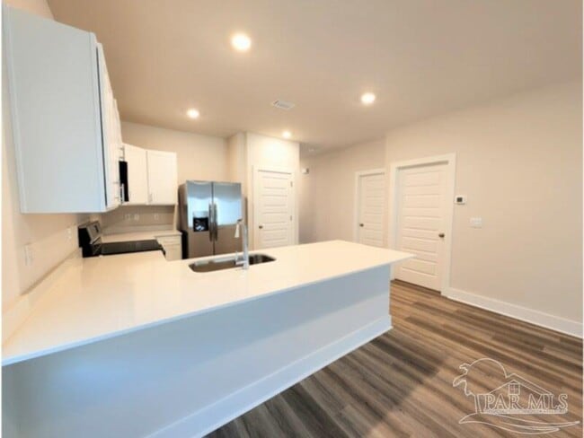 Building Photo - 9907 Starling Dr