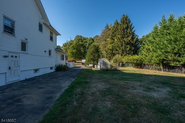 Building Photo - 176 Grove Ave