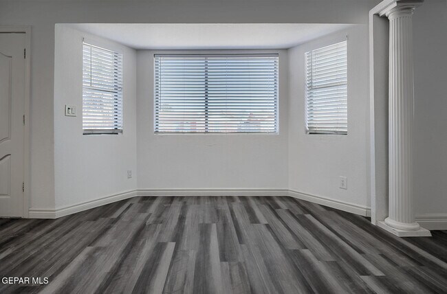 Building Photo - 9709 Vallarta Dr