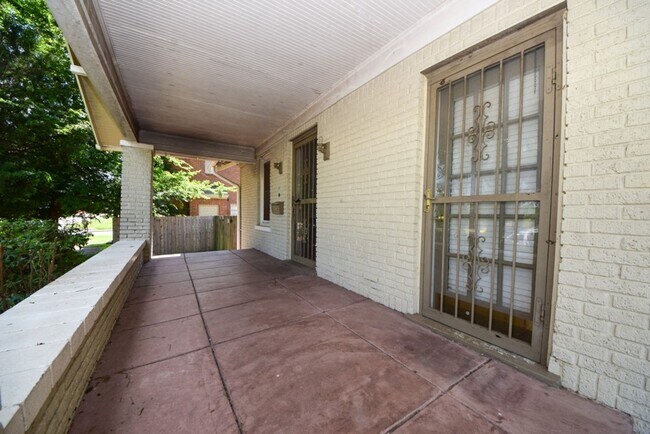 Building Photo - Great 3 bed, 1 bath near University of Mem...