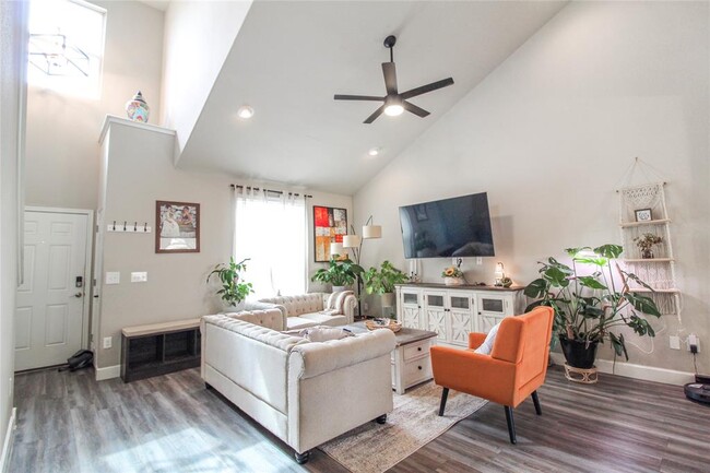 Building Photo - 5954 Heron Dr