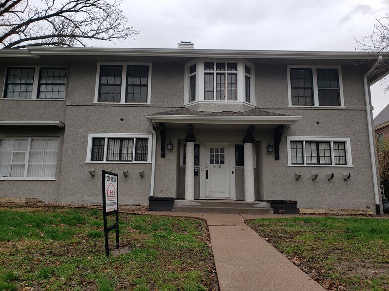 Building Photo - 918 E Locust St