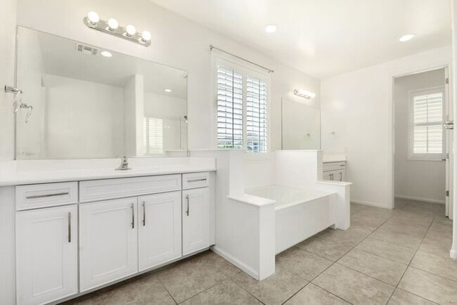 Building Photo - Beautiful Gilbert home located in the desirable Windhaven community!