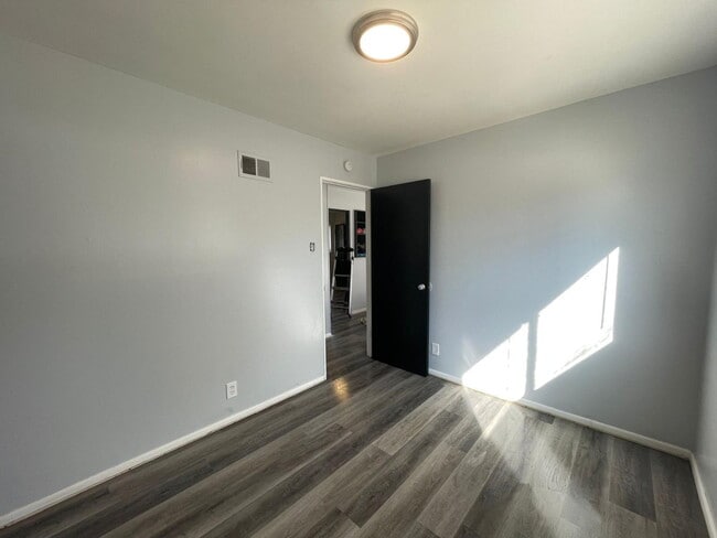 Building Photo - 3421 Elmhurst Dr