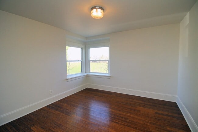 Building Photo - kerby01