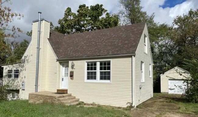 Primary Photo - 3 bed/1 bath w/unfinished basement