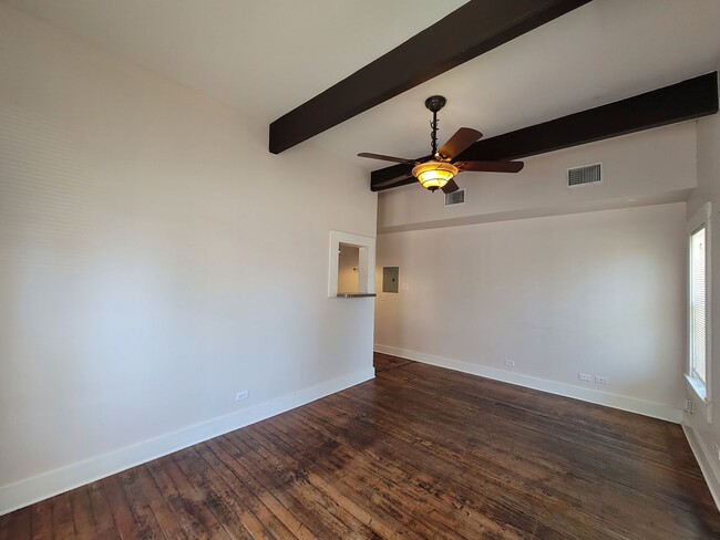 Building Photo - 113/115 Vitra Place