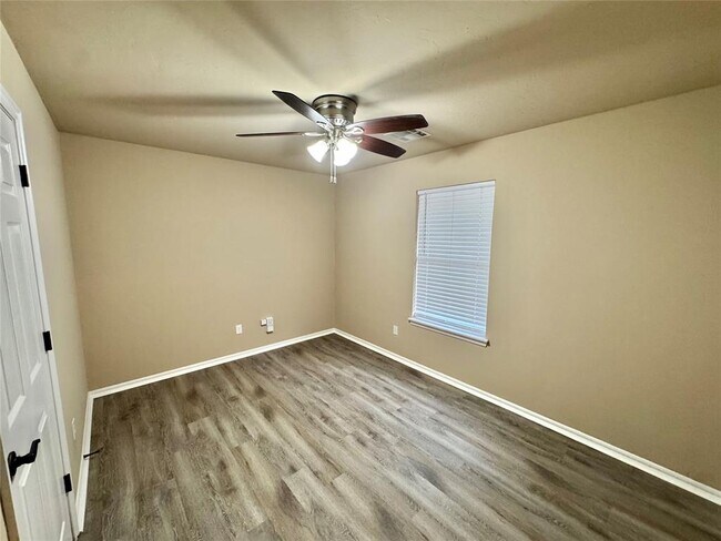 Building Photo - 8121 Hillers Rd