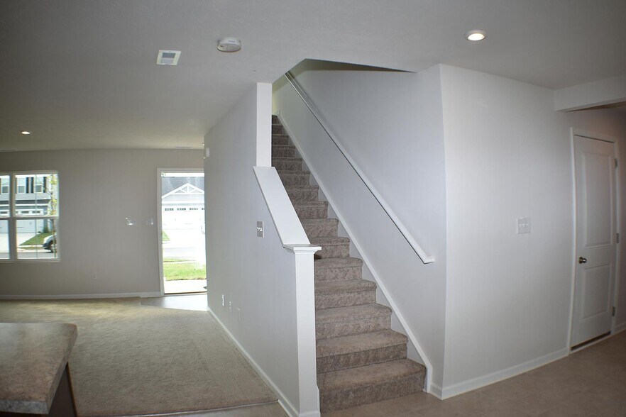 Building Photo - 9755 Oakgrove Dr