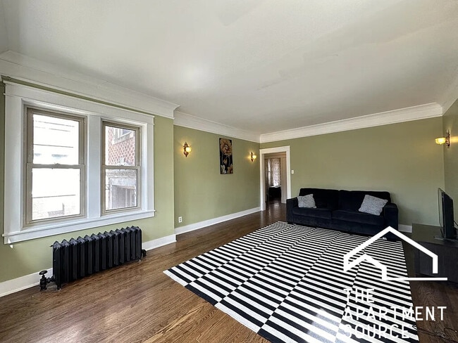 Building Photo - 5023 N Ridgeway Ave