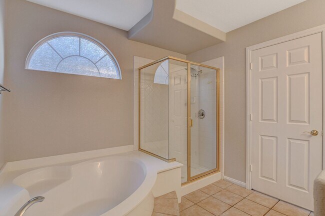 Building Photo - POOL House in Silverado Ranch!