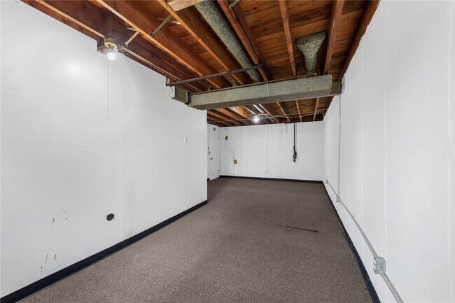 Building Photo - 2437 Pinehurst Dr