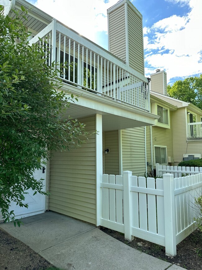 Building Photo - 2 Wynwood Dr